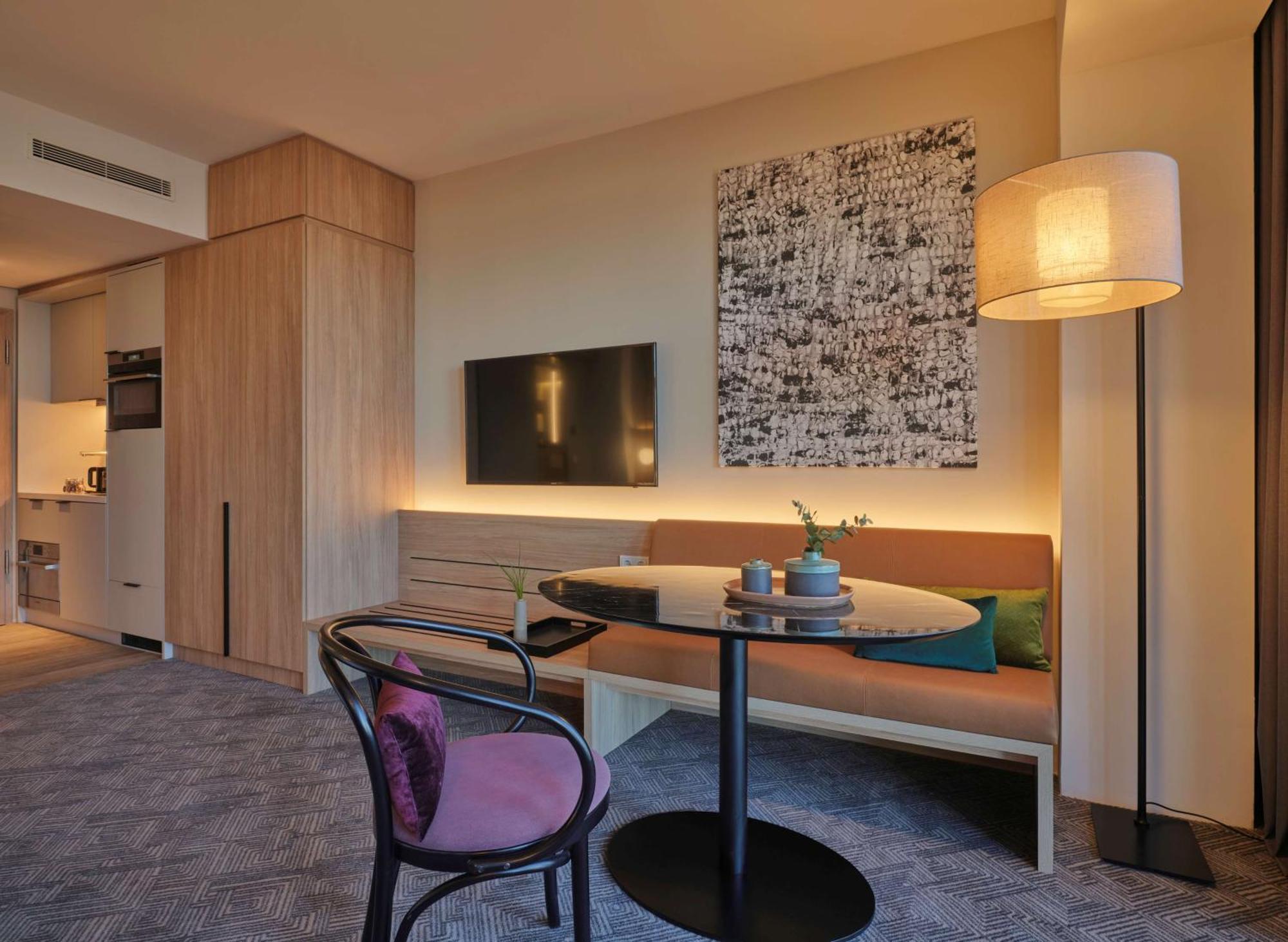 Adina Apartment Hotel Мюнхен Екстериор снимка