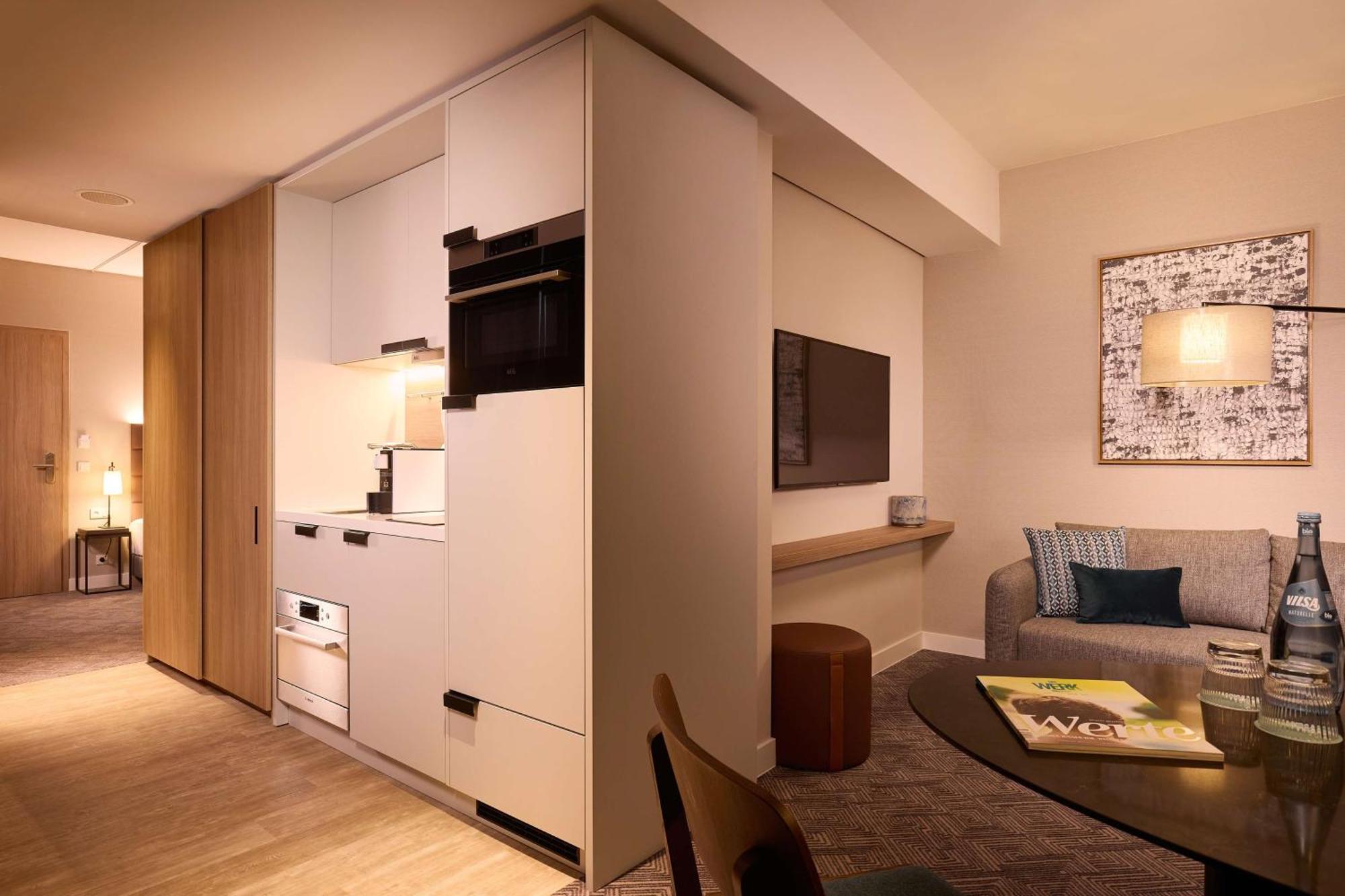 Adina Apartment Hotel Мюнхен Екстериор снимка