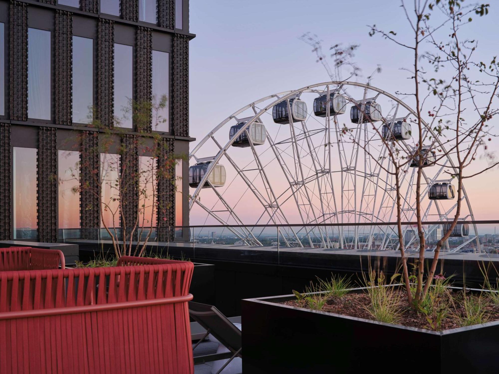 Adina Apartment Hotel Мюнхен Екстериор снимка
