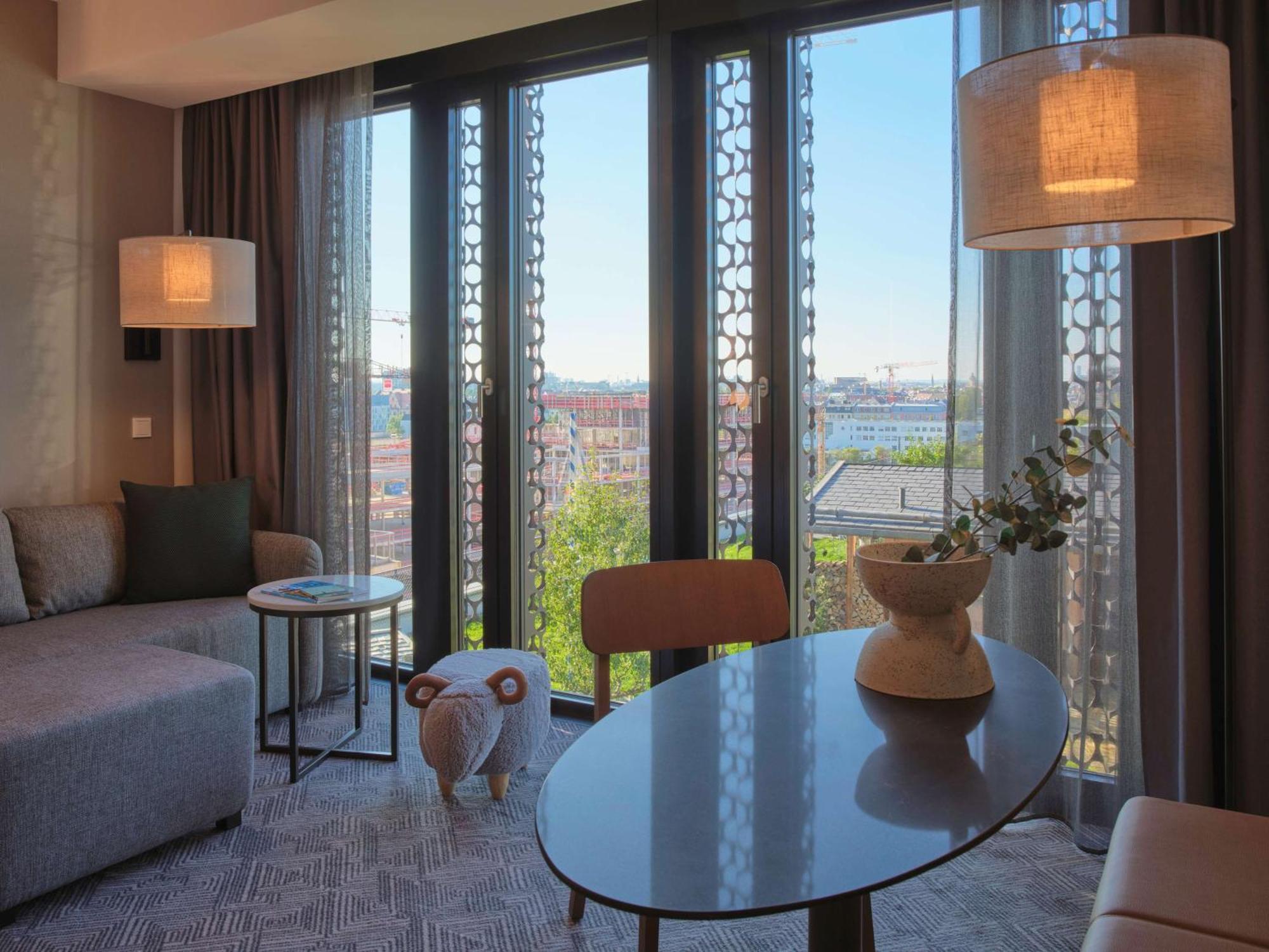 Adina Apartment Hotel Мюнхен Екстериор снимка