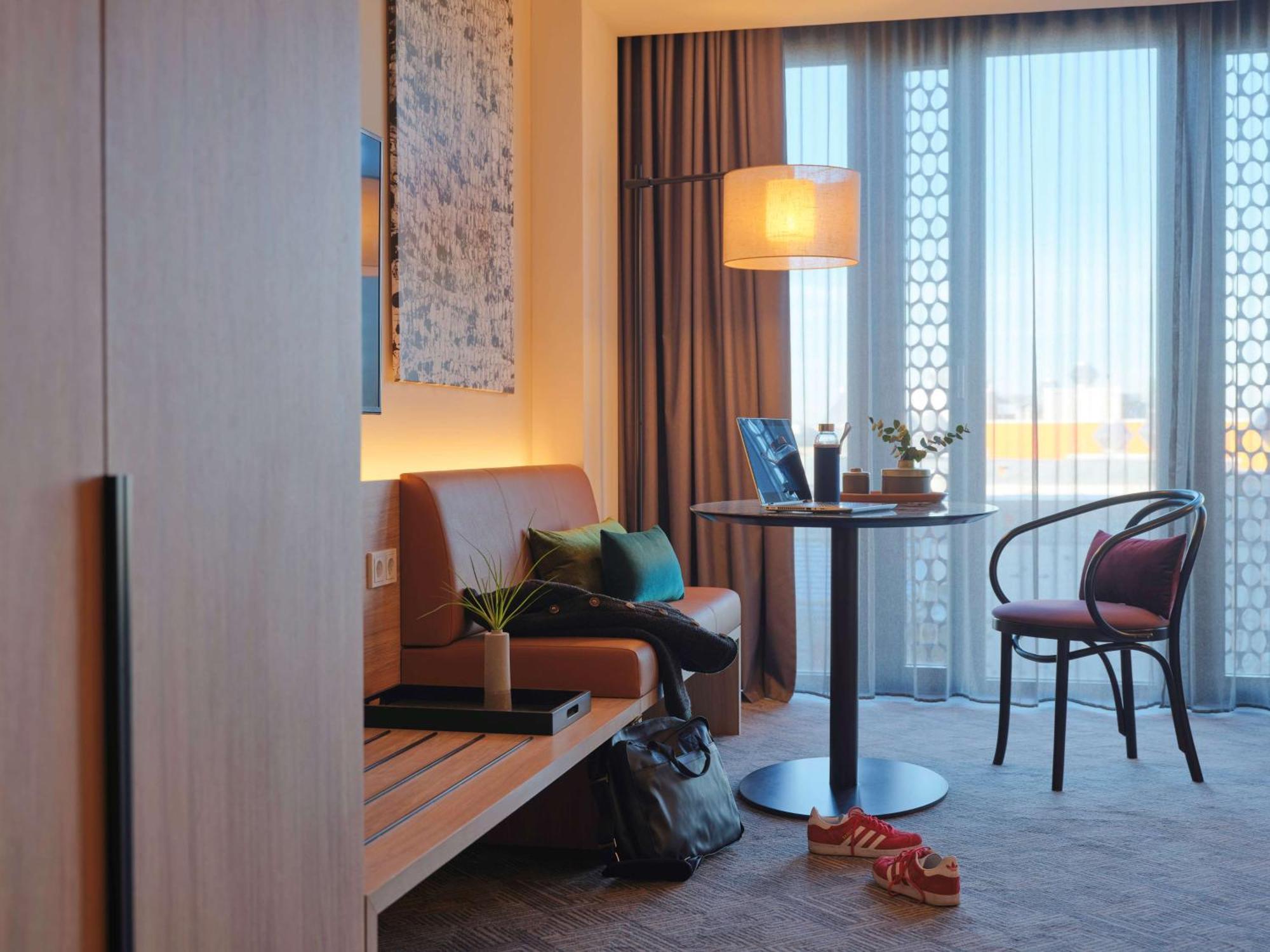 Adina Apartment Hotel Мюнхен Екстериор снимка
