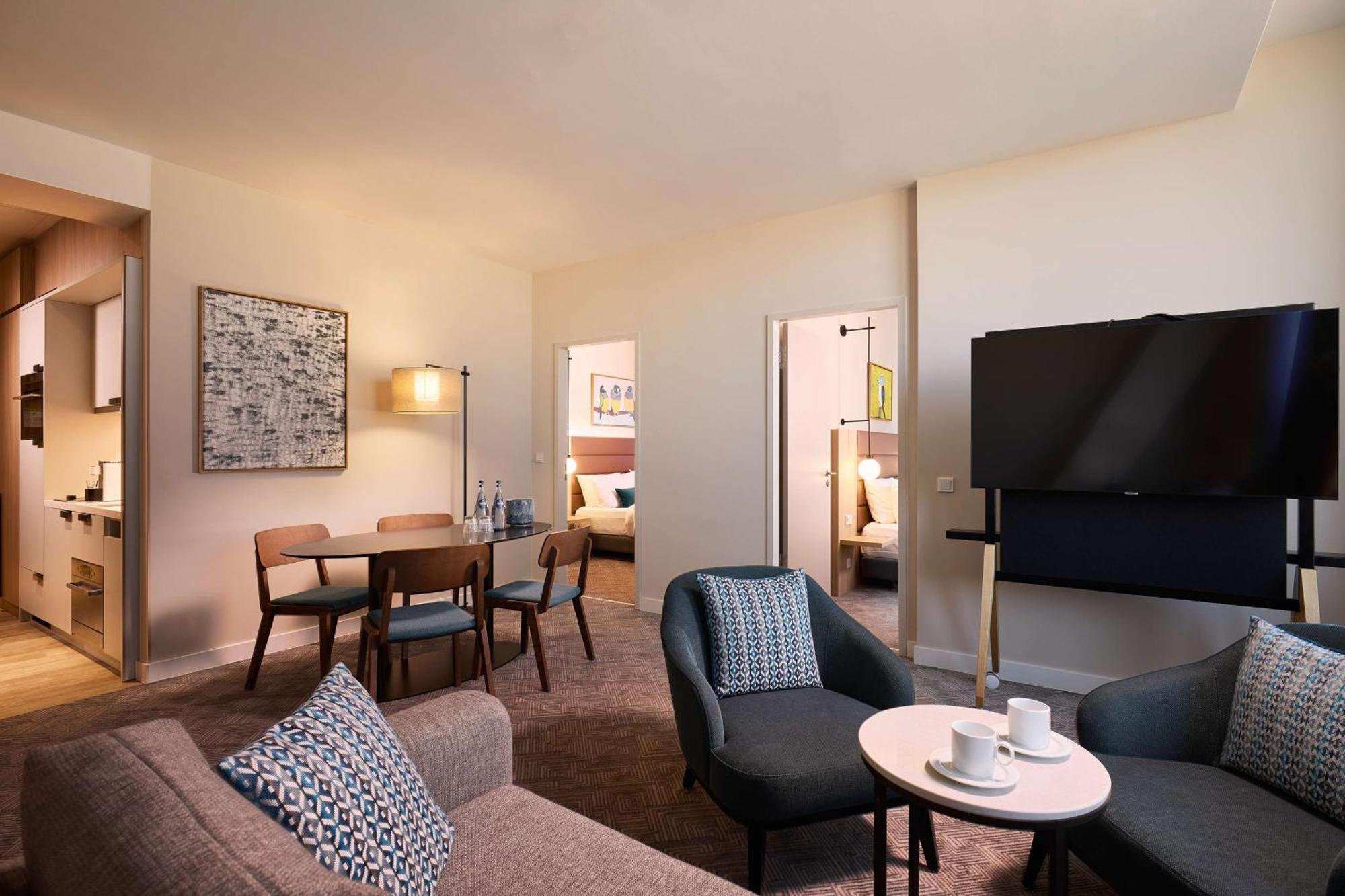 Adina Apartment Hotel Мюнхен Екстериор снимка