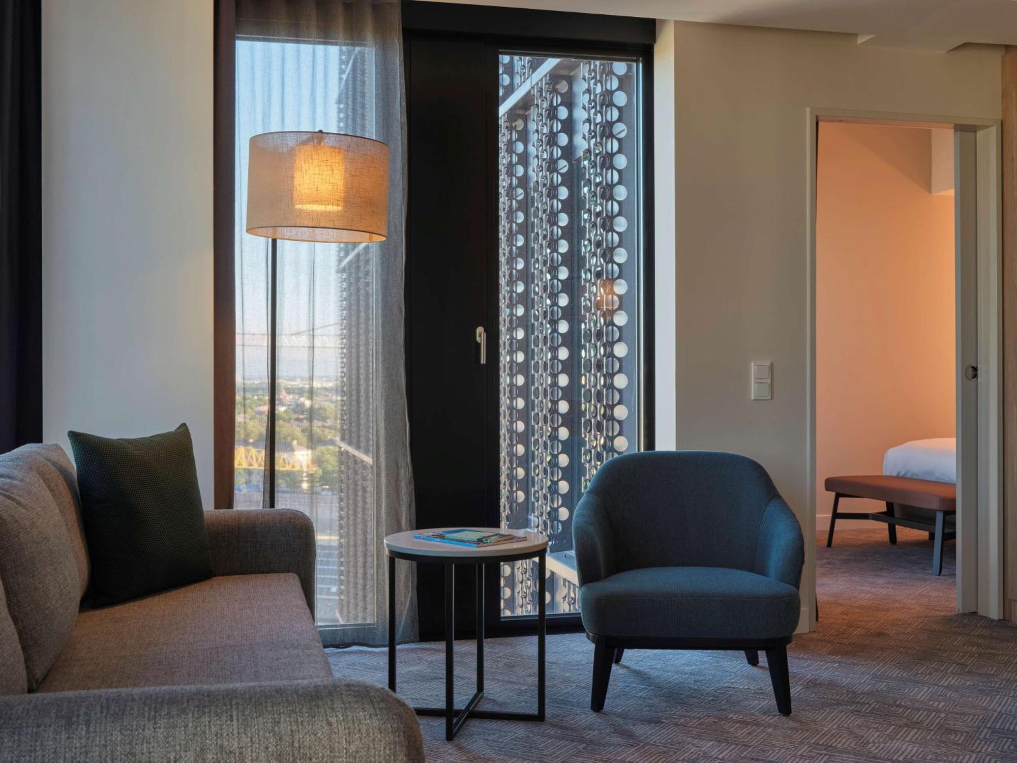 Adina Apartment Hotel Мюнхен Екстериор снимка