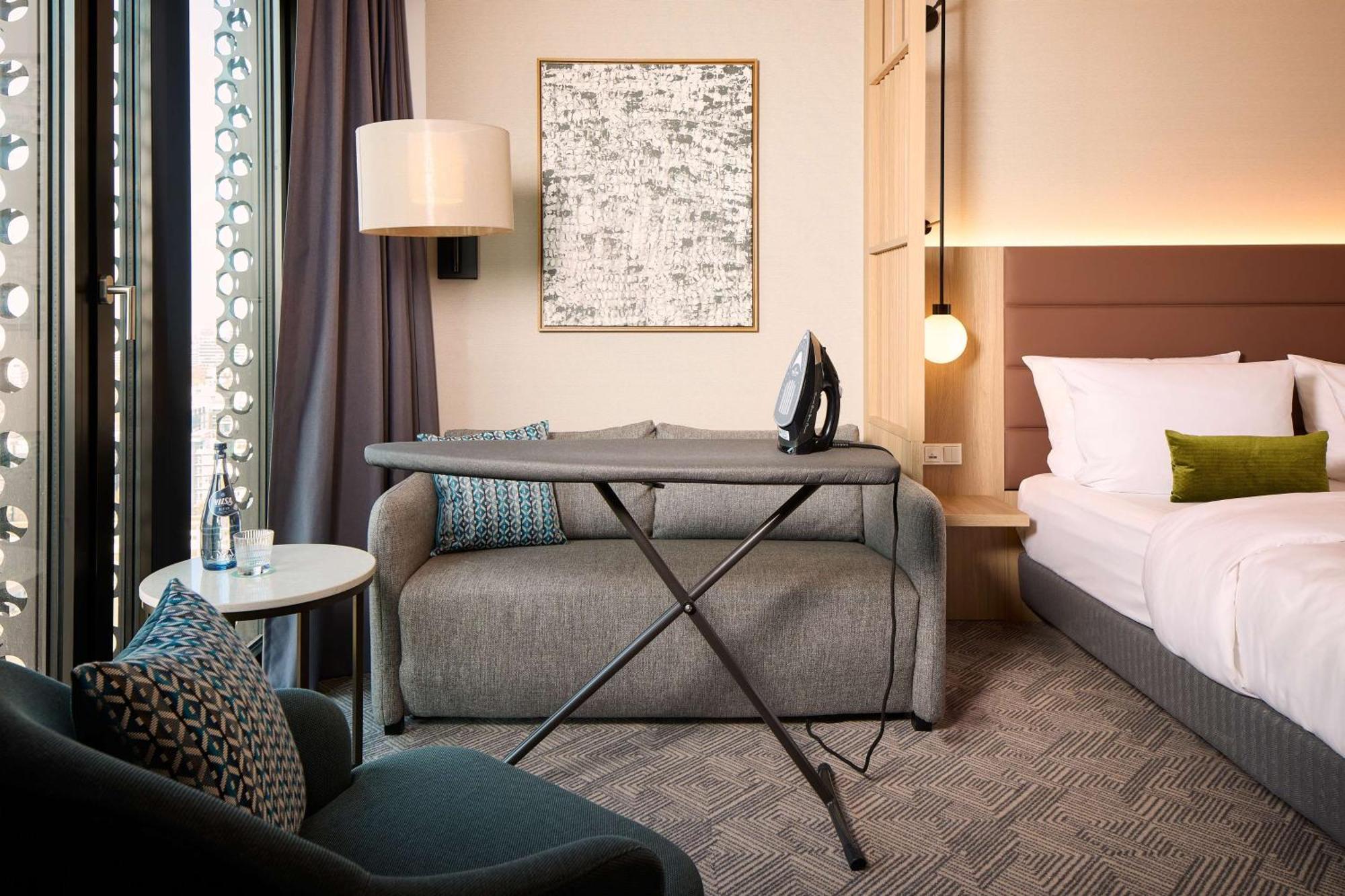 Adina Apartment Hotel Мюнхен Екстериор снимка