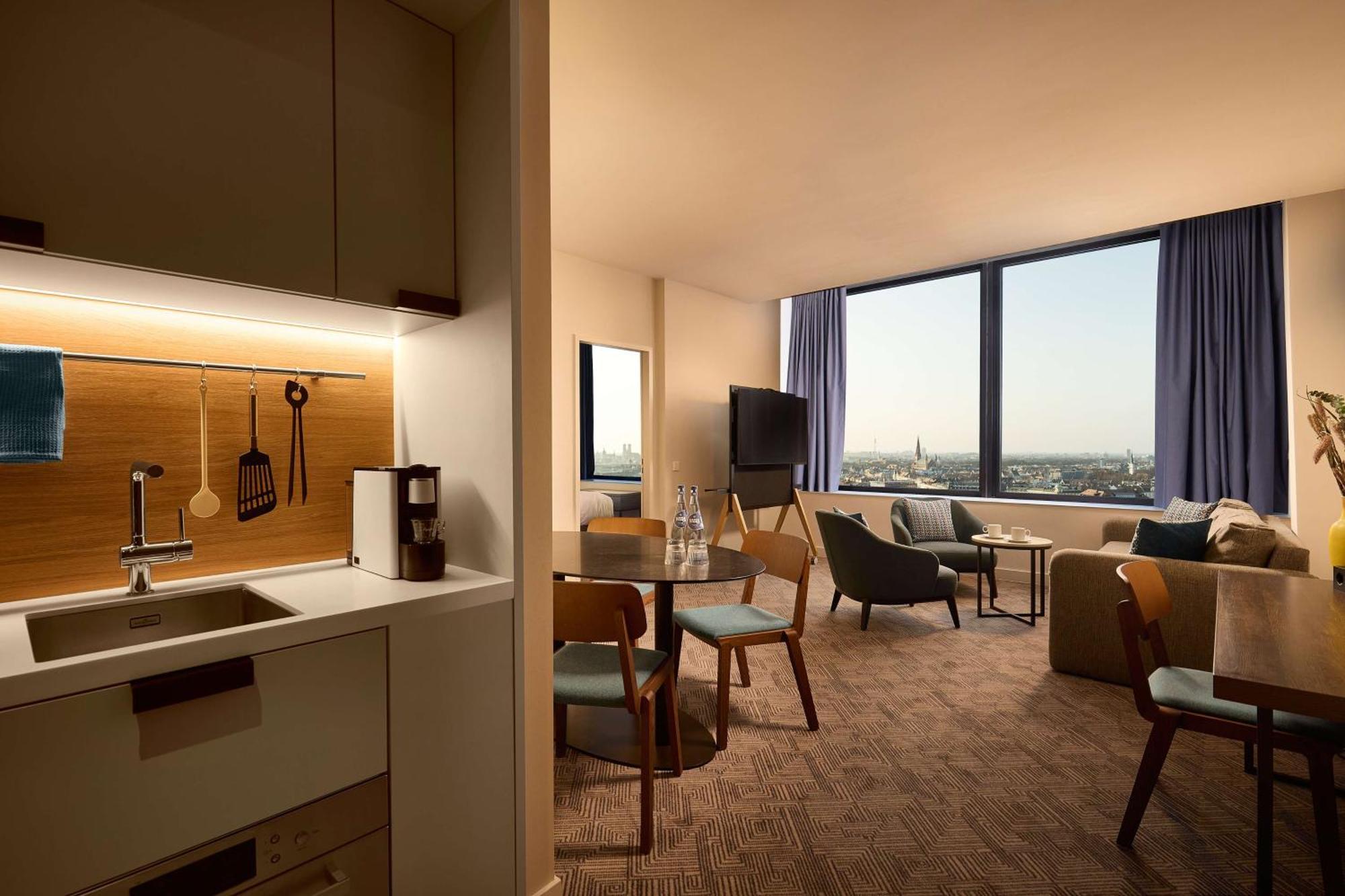 Adina Apartment Hotel Мюнхен Екстериор снимка