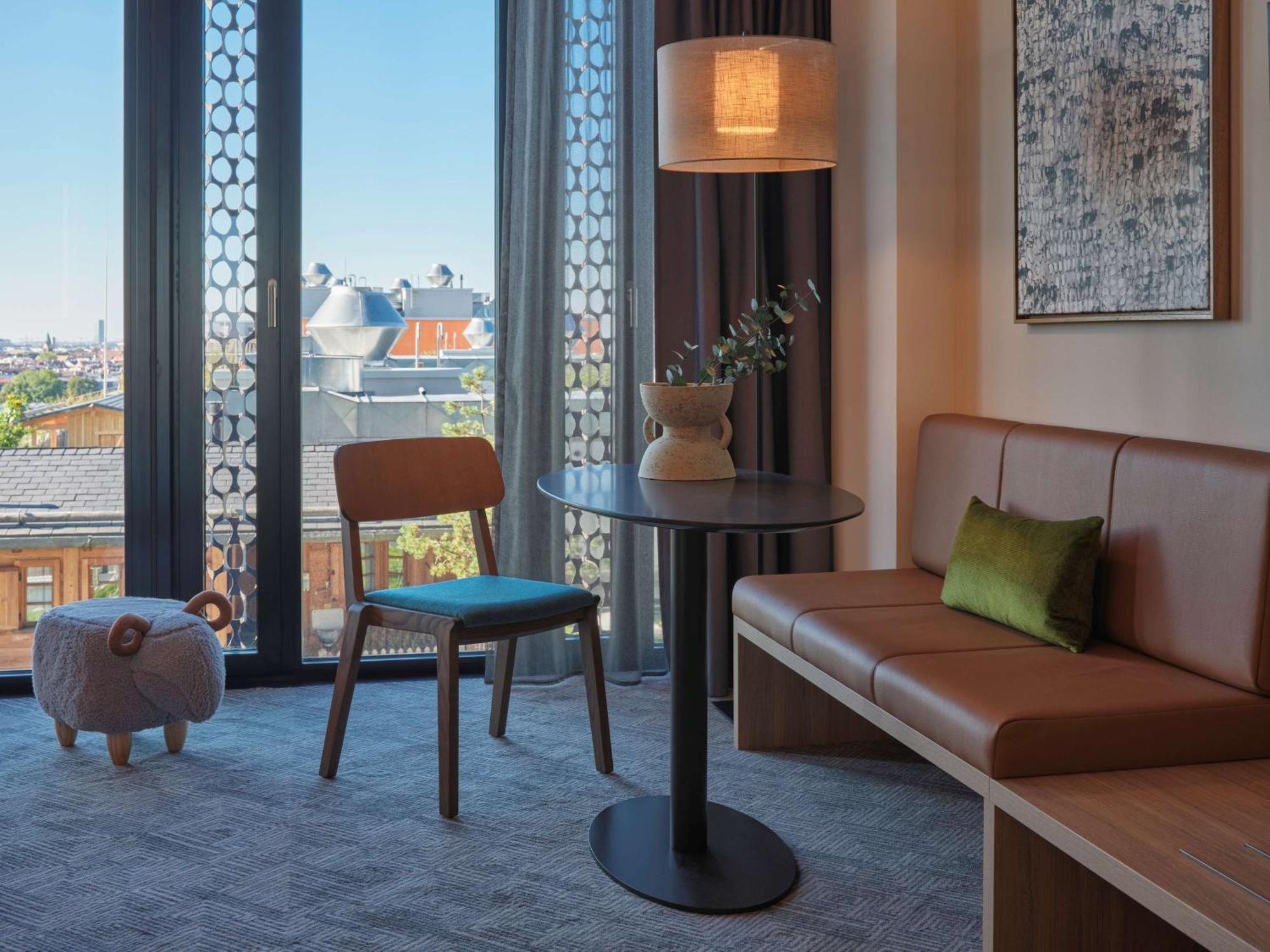 Adina Apartment Hotel Мюнхен Екстериор снимка