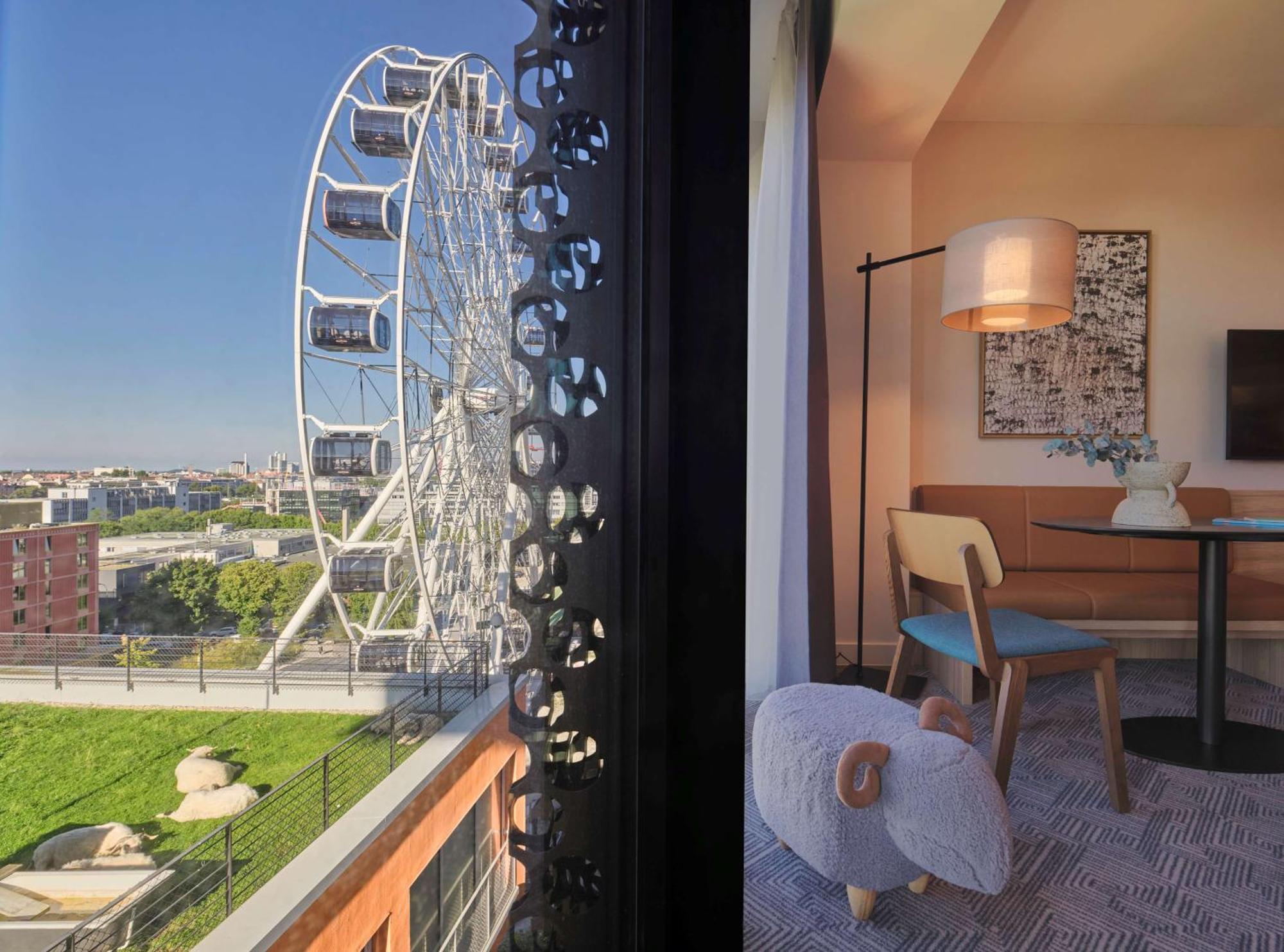 Adina Apartment Hotel Мюнхен Екстериор снимка
