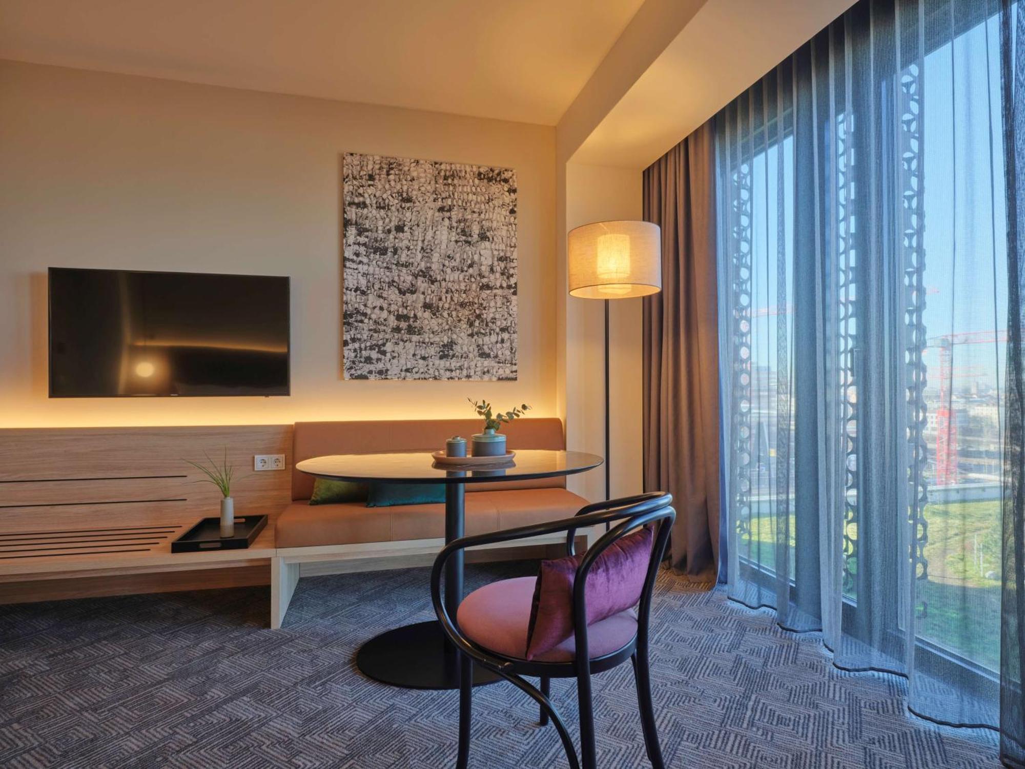 Adina Apartment Hotel Мюнхен Екстериор снимка